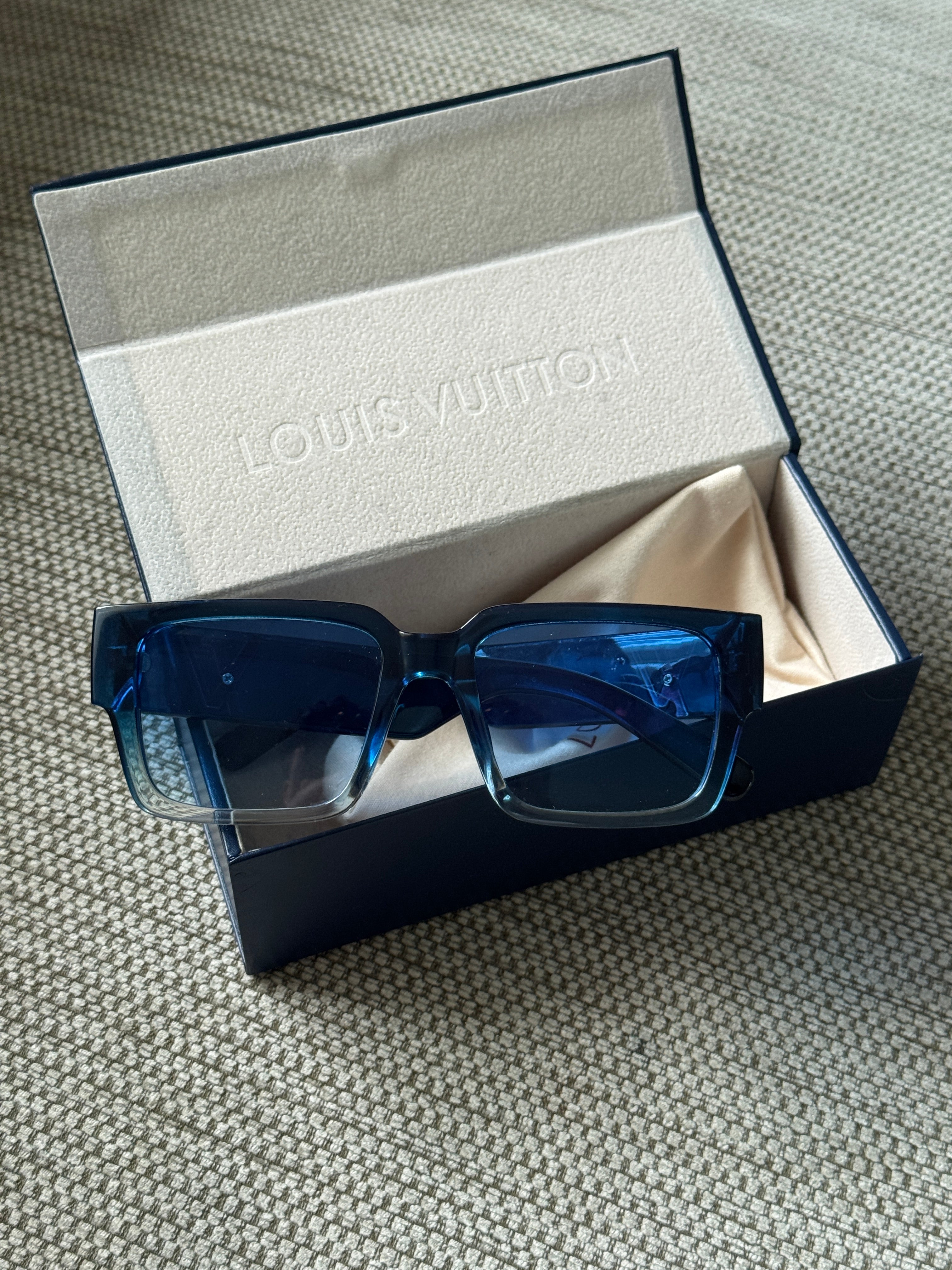 Louis Vuitton Sunglasses – Transparent Light Blue/Gold