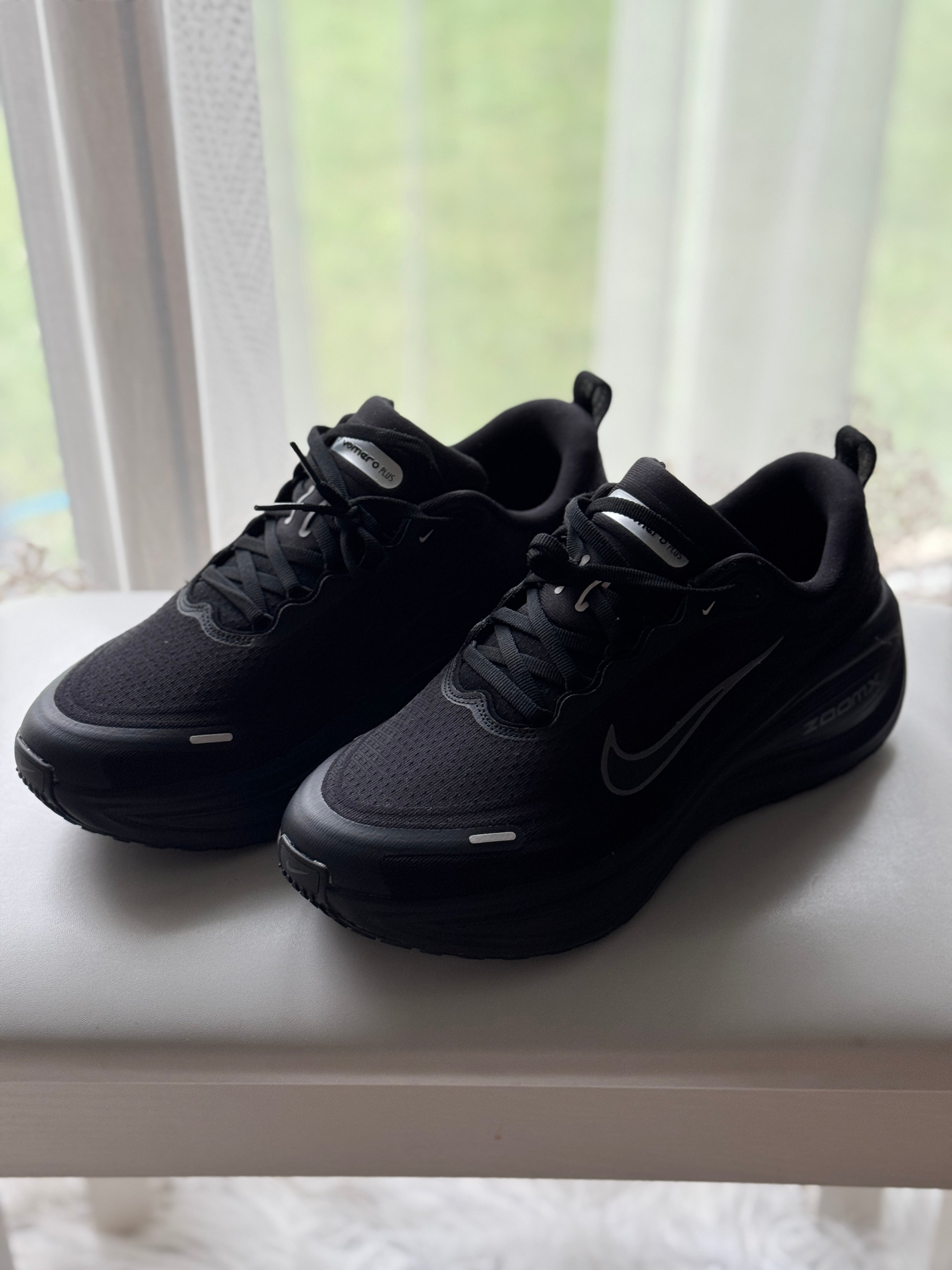 Nike Vomero Plus – Black
