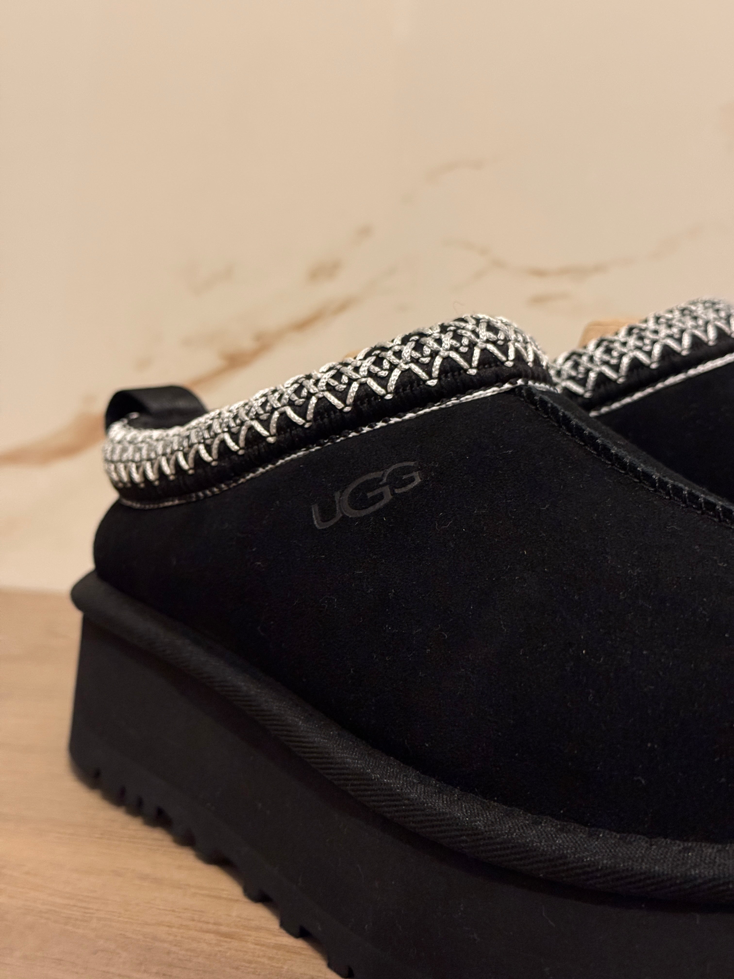 UGG Tazz Slipper – Black