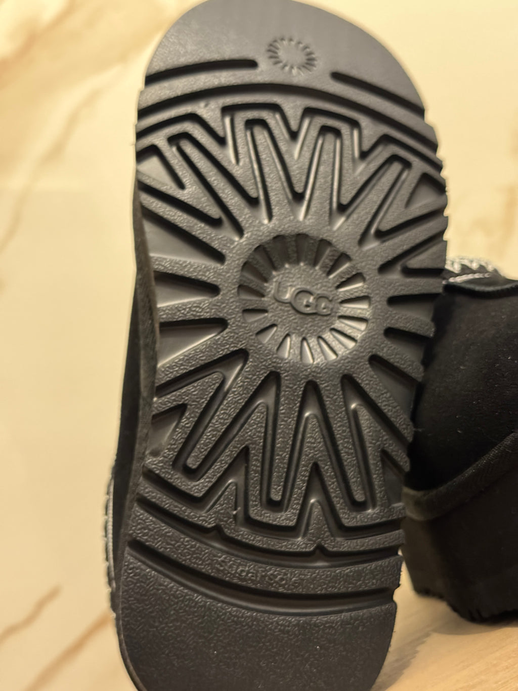 UGG Tazz Slipper – Black