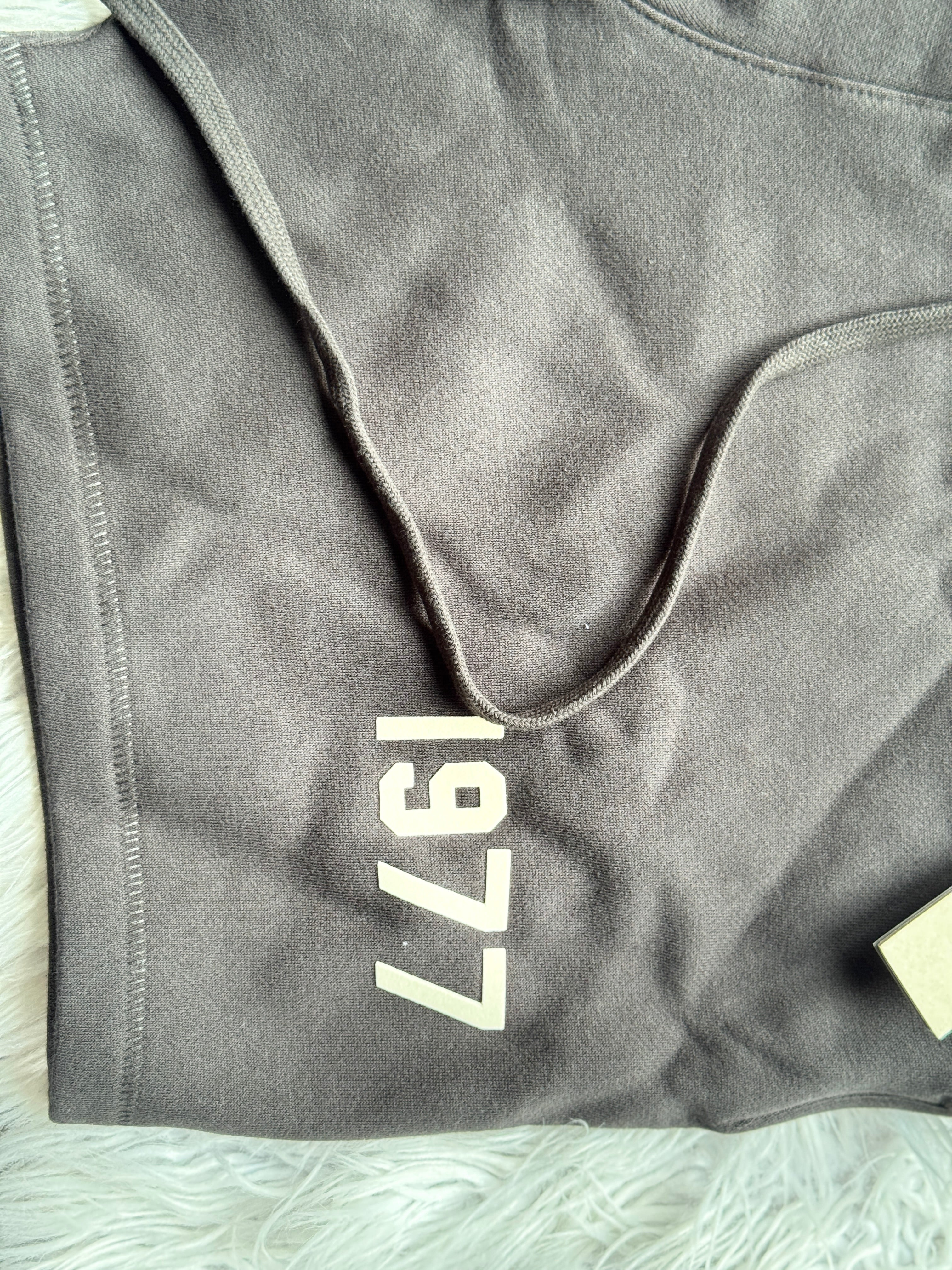 Fear of God Essentials 1977 Sweatpants – Dark Oak