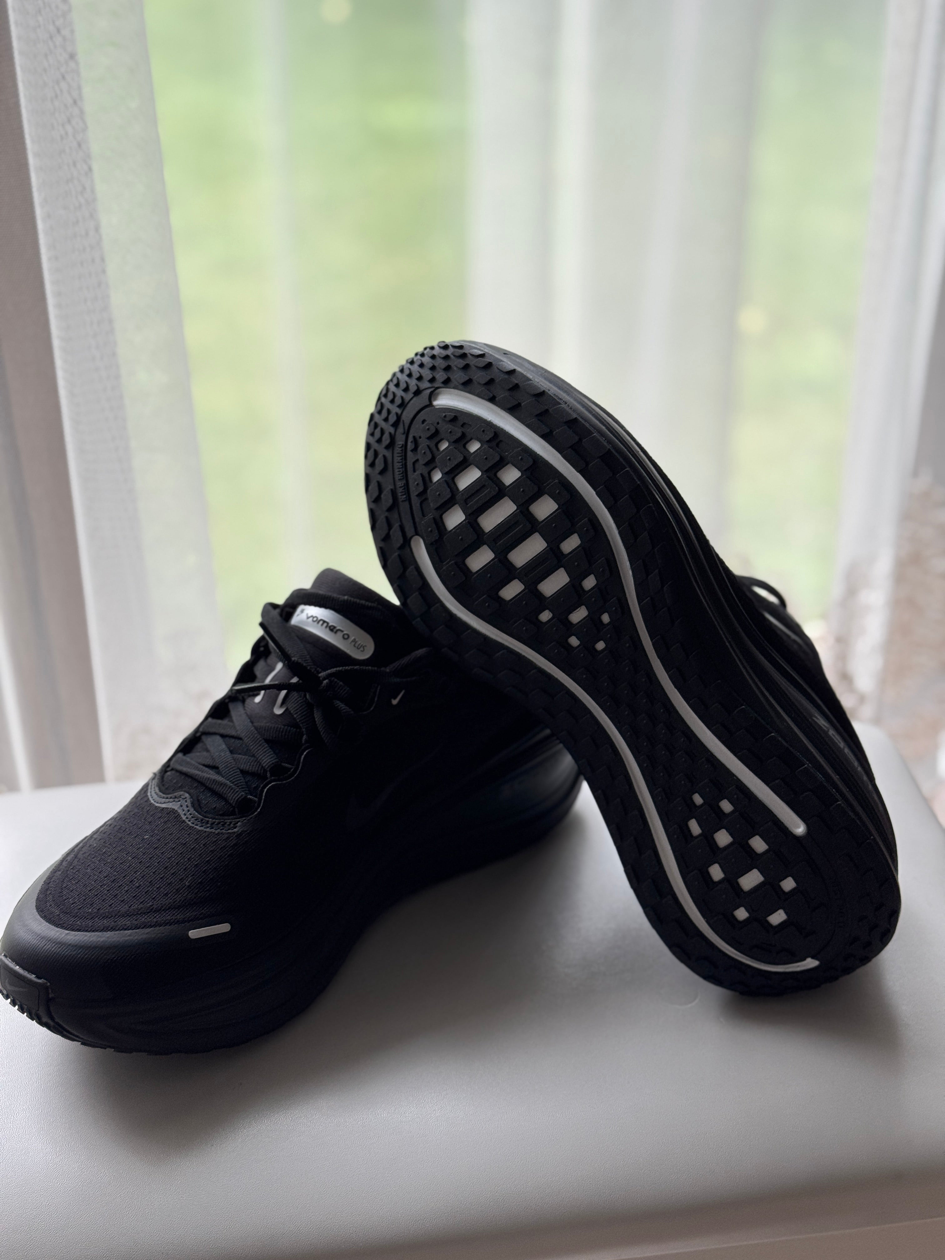 Nike Vomero Plus – Black