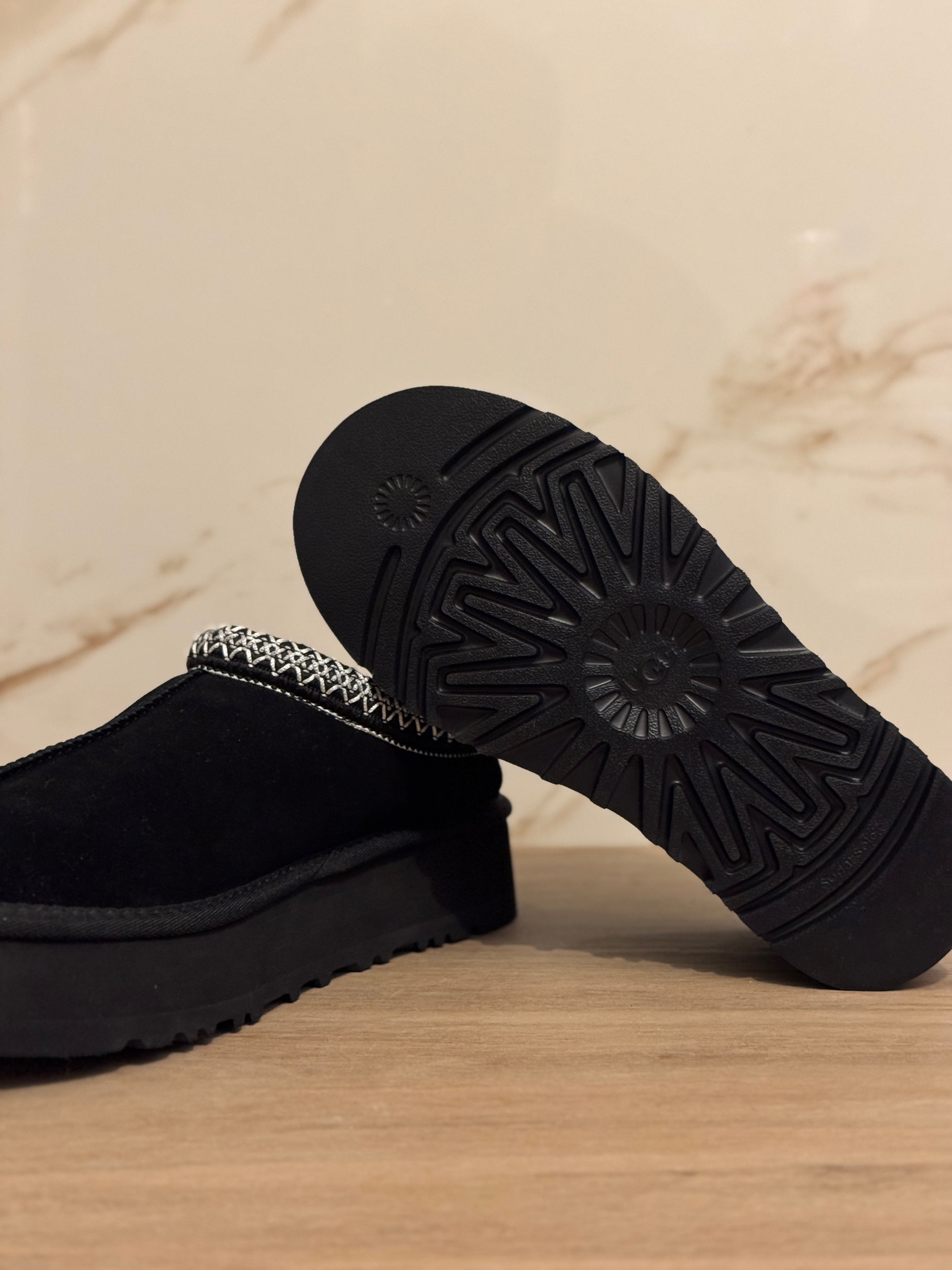 UGG Tazz Slipper – Black