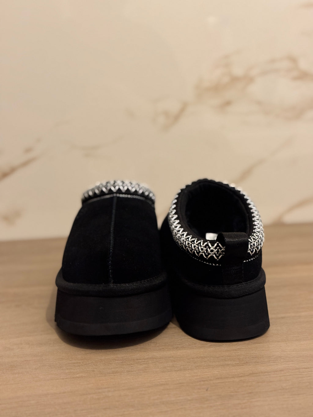 UGG Tazz Slipper – Black