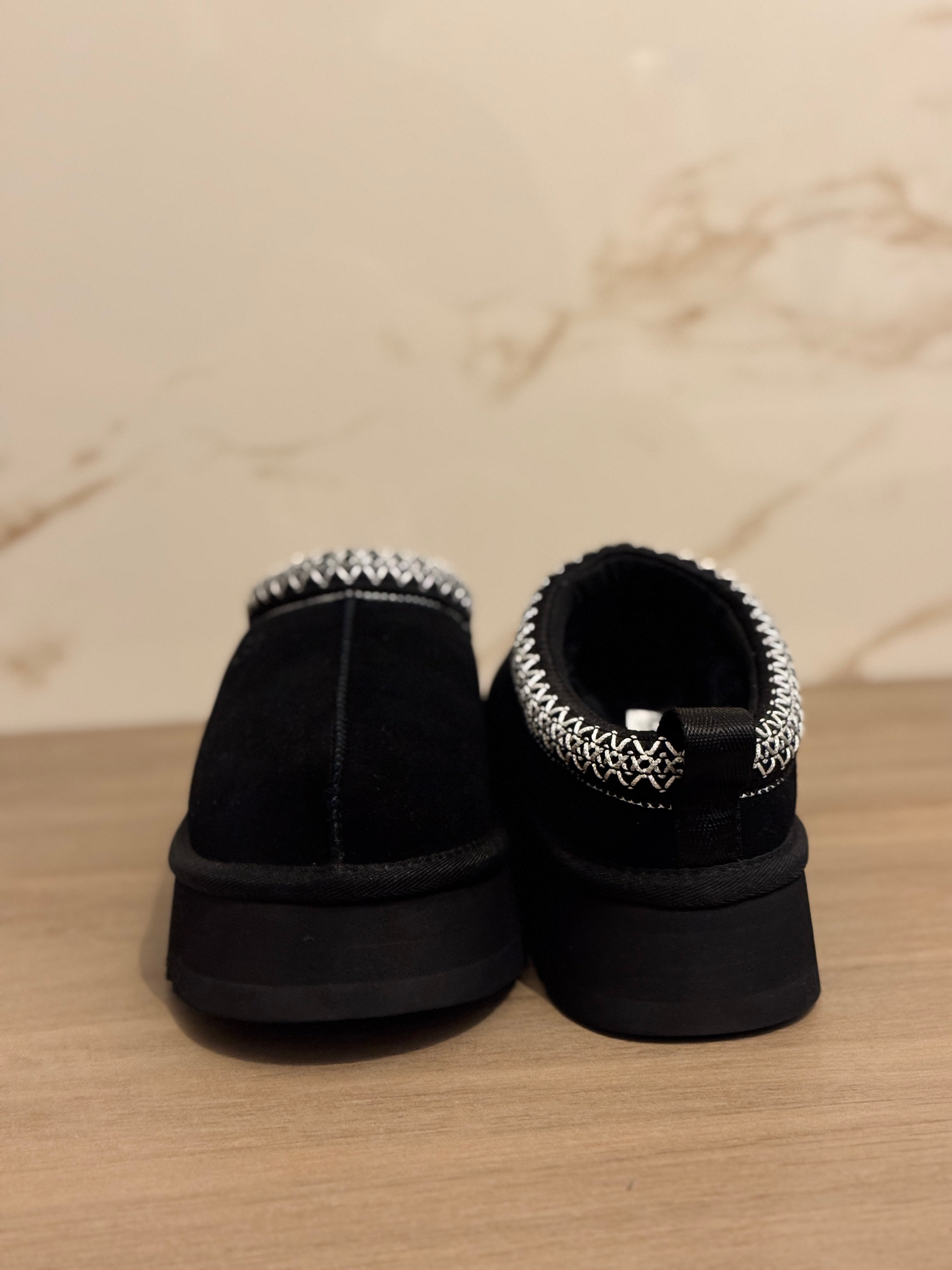 UGG Tazz Slipper – Black