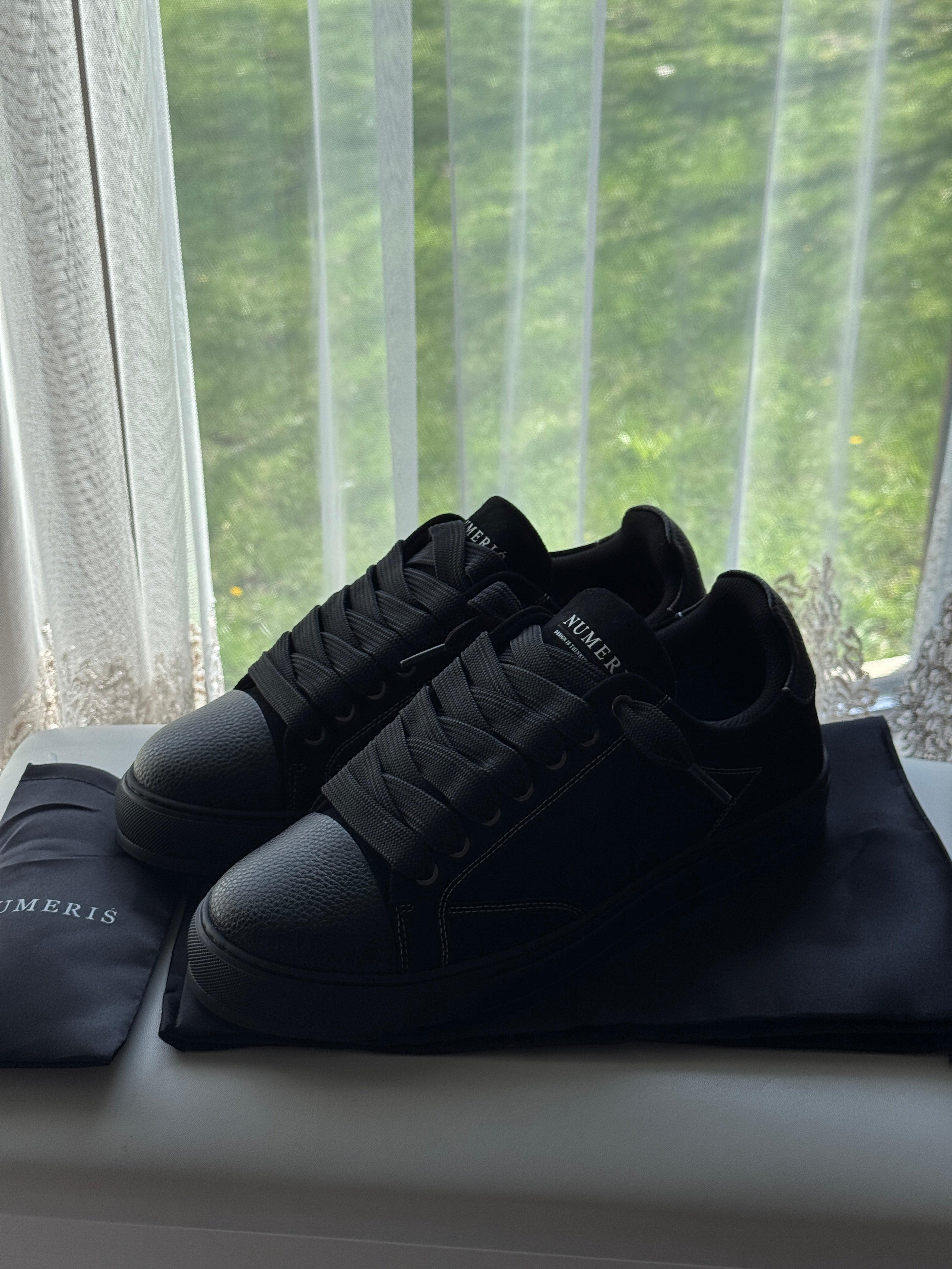 Numeris – Black