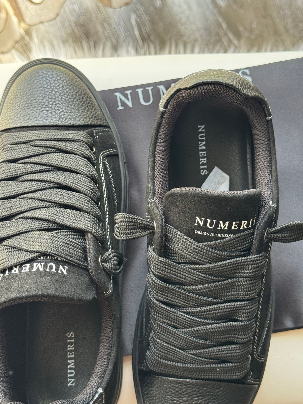 Numeris – Black