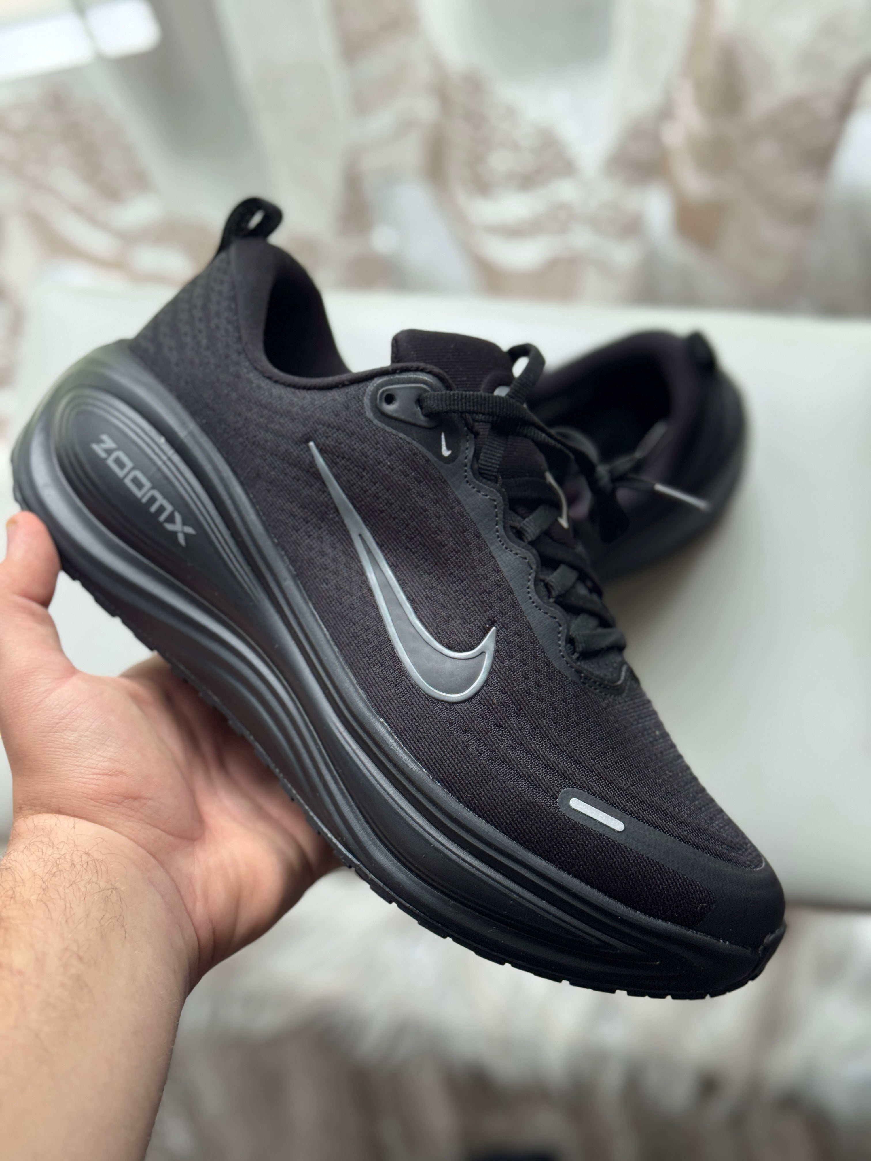 Nike Vomero Plus – Black
