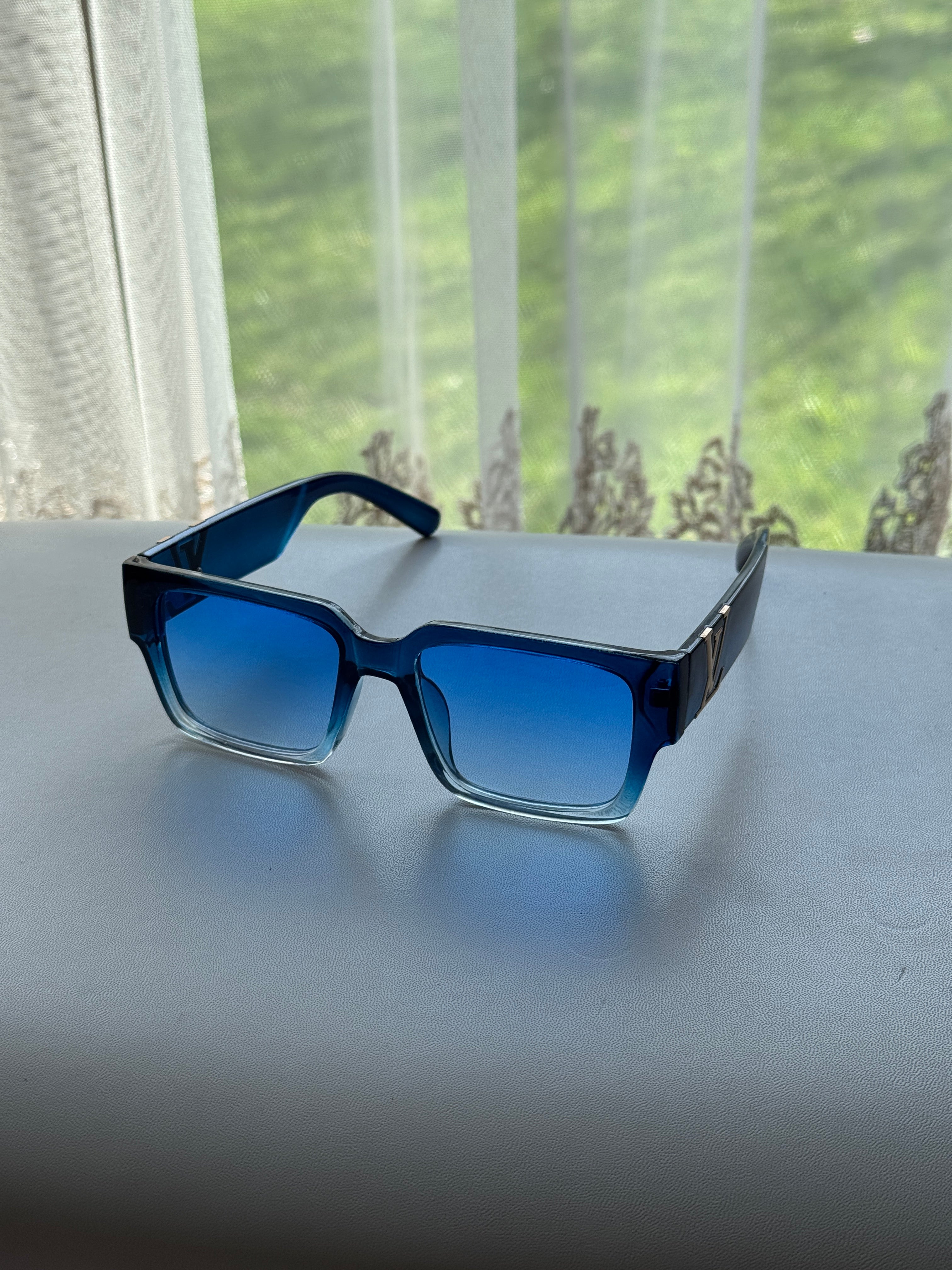 Louis Vuitton Sunglasses – Transparent Light Blue/Gold